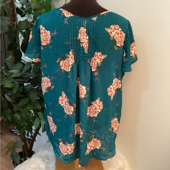 Torrid flutter sleeve scoop neck with pleats Woman’s size 00 M/L 10 - Picture 3 of 11